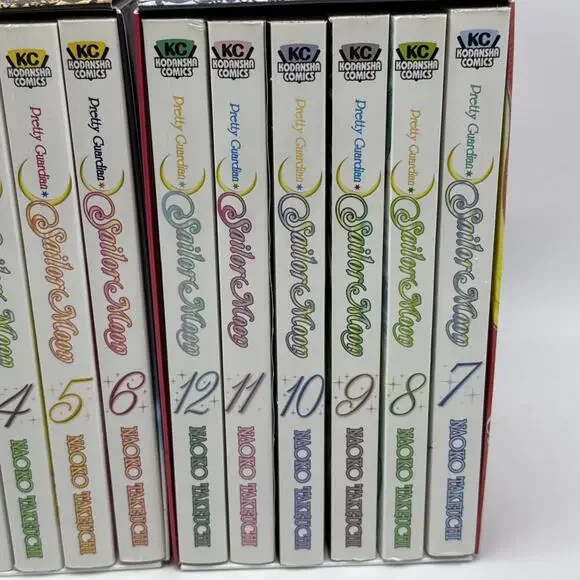 Pretty Guardian Sailor Moon Box Set 1 & 2 Complete Series W Stickers Manga 1-12 - Picture 4 of 9